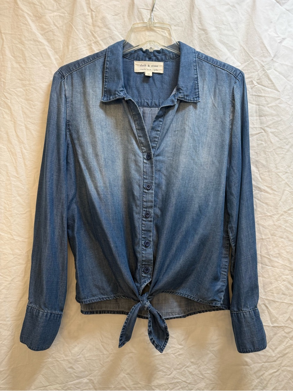 Ladies CLOTH & STONE Denim Tie-Front Button Up Shirt. Size Medium.